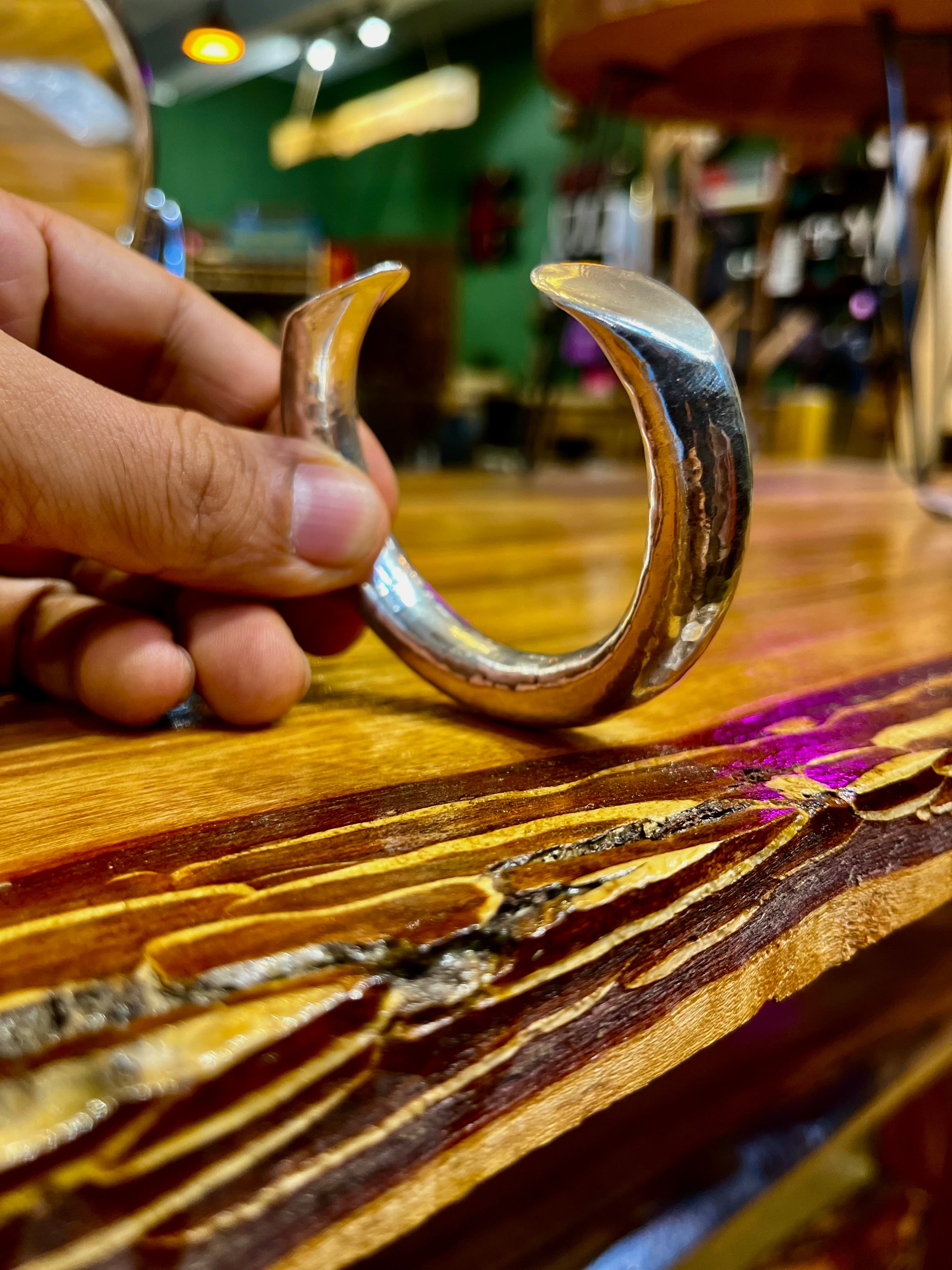 “30g Unisex Silver Bangle with Unique Flat-End Design”