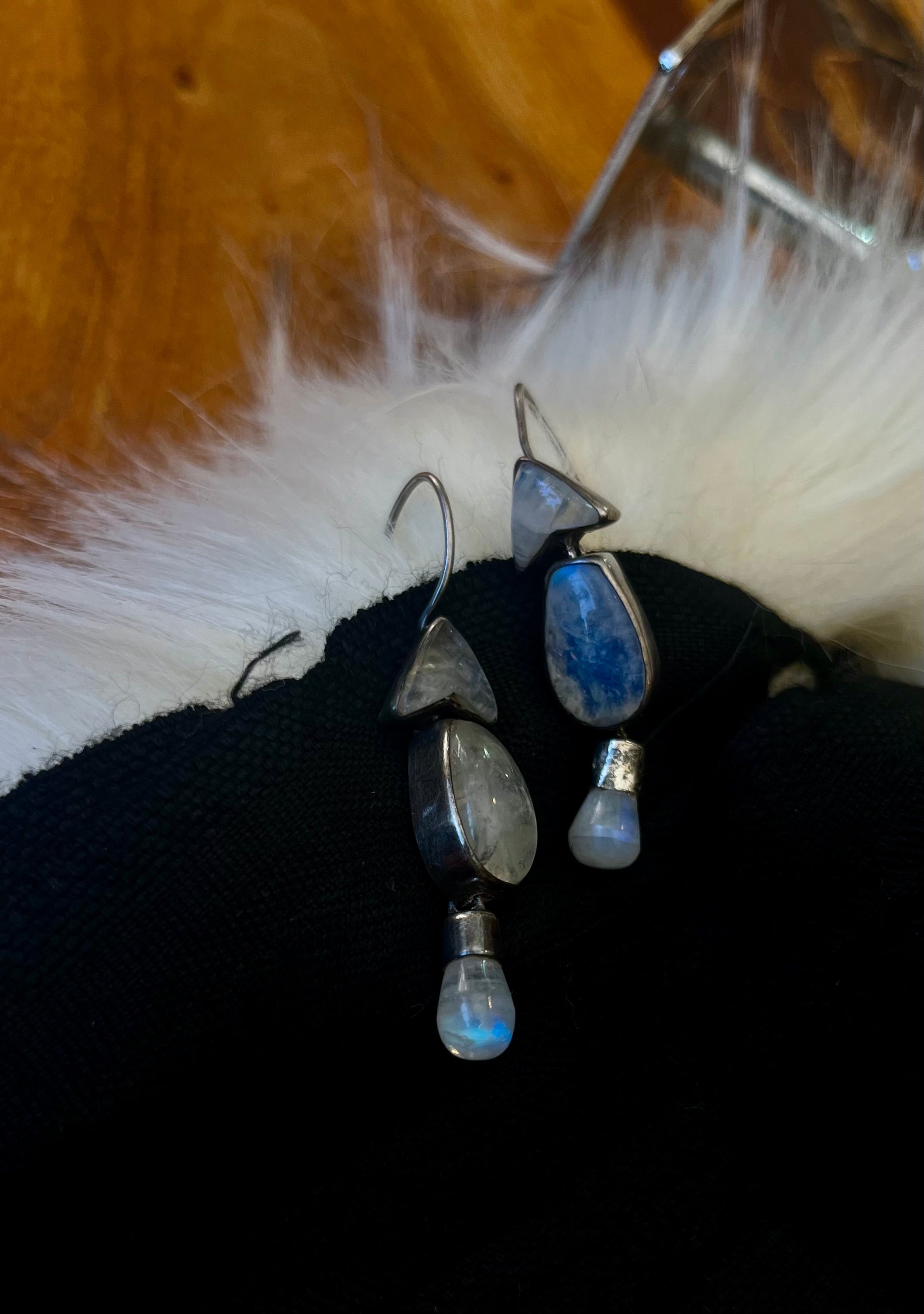 🌟🌙✨Rainbow Moonstone Silver Earrings: A Harmonious Blend of Beauty and Healing Energy