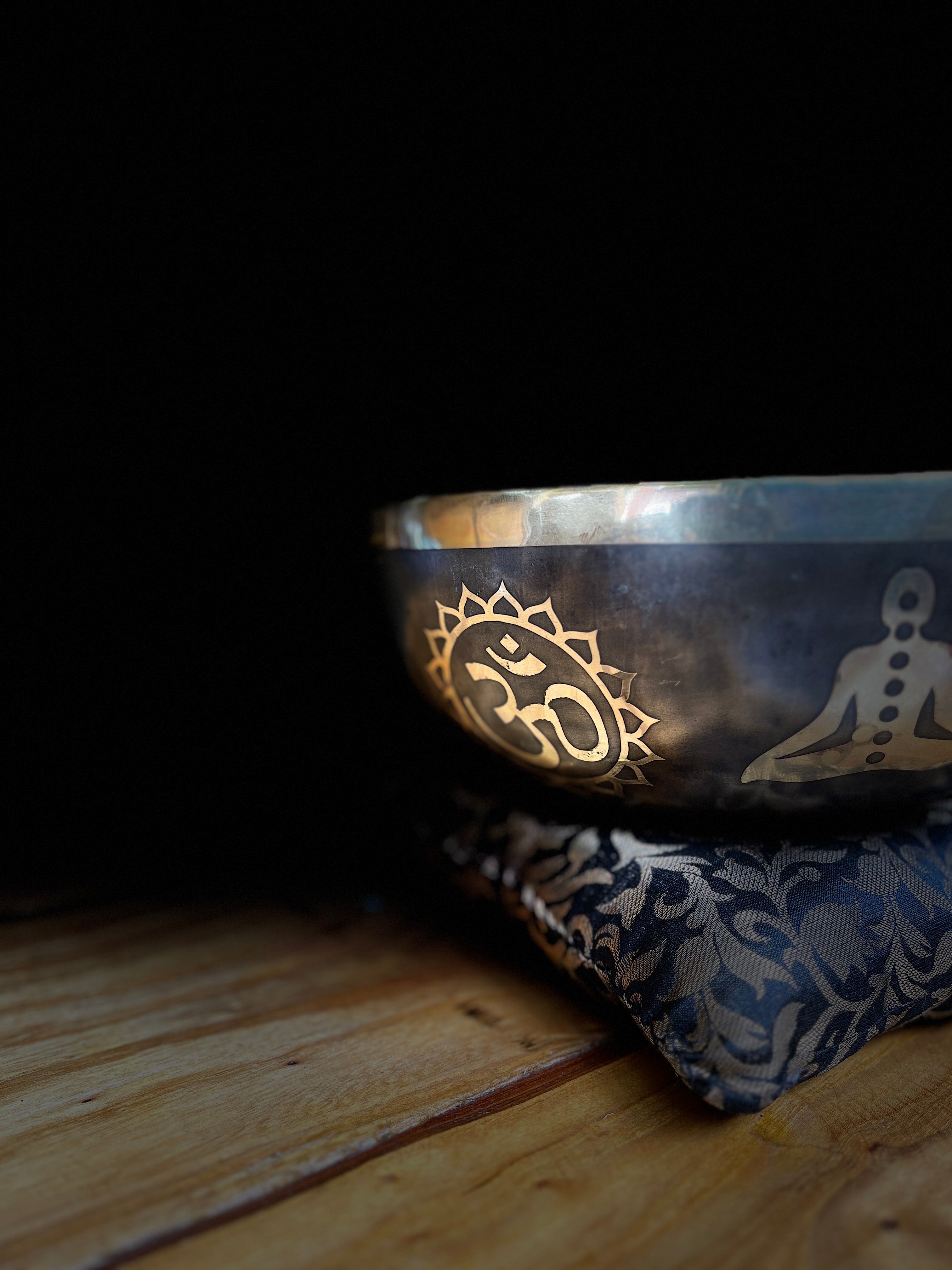 HANDMADE SEVEN METAL SINGING BOWL